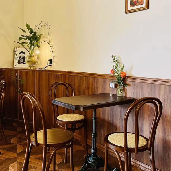 Großhandel B2B Massivholz-Esstisch Cafe Tisch und Stuhl Set Restaurant